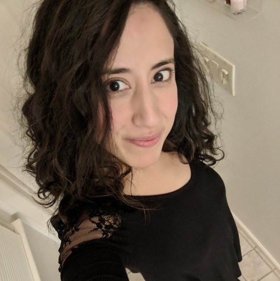 Meet your Posher, Janelle - Picture 2 of 2